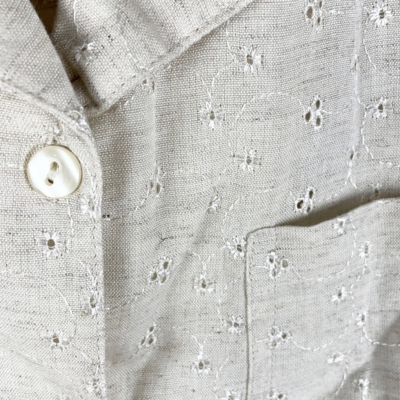 ANNOUNCEMENTS MATERNITY | 🤰Eyelet Fabric Button-Up Shirt w/Shoulder Pads - Picture 5 of 6